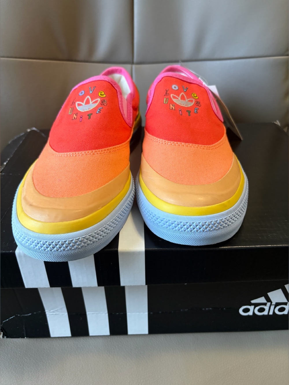 BNWB ADIDAS SLIP ON LOW PRIDE PACK LOVE UNITES SNEAKERS US 5 UK 4.5 EUR 37.5
